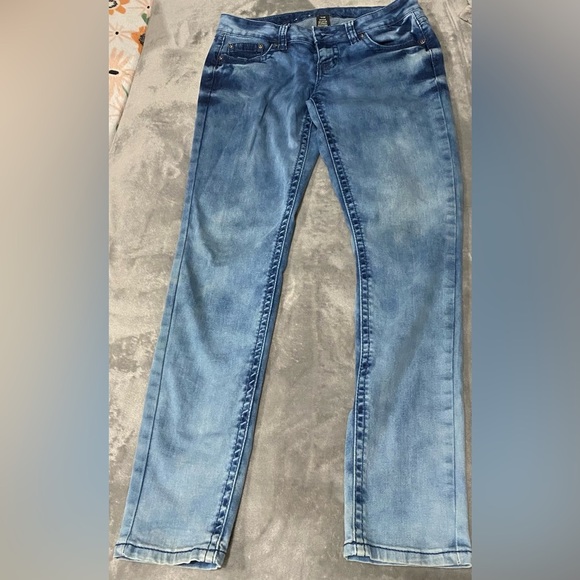 Request Jeans - Picture 5 of 6